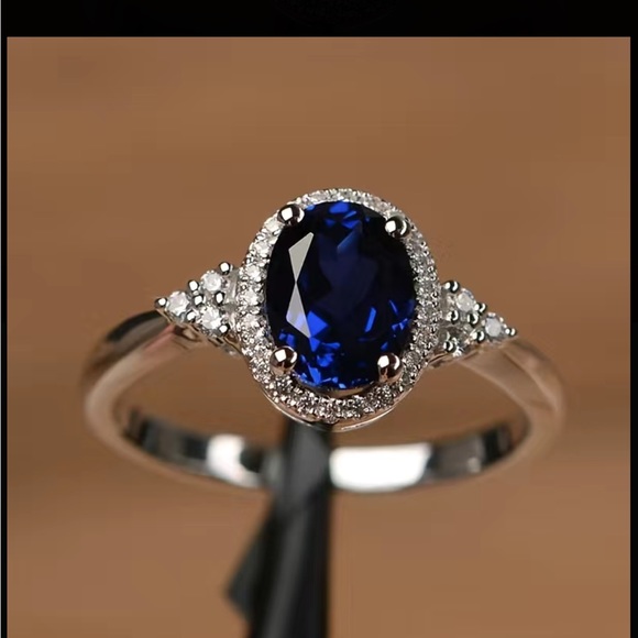 Silver and Sapphire Gemstone Ring - Picture 2 of 8